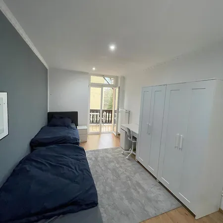 Mavi-homes-neu Saniert Mit Balkon Iii Nur Gesamtvermietung Der Ganzen Verfuegbariii شقة